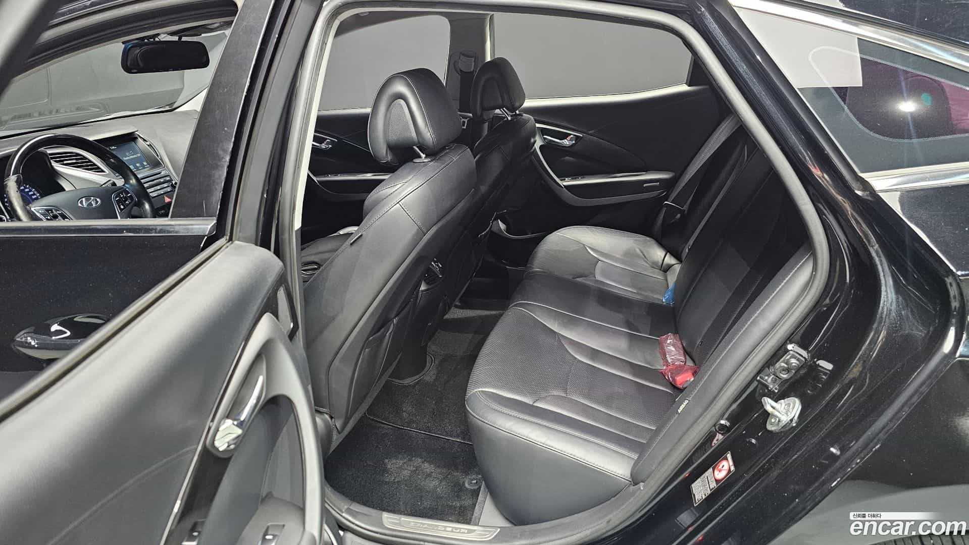 Grandeur Hyundai 2015.8-INNER-036