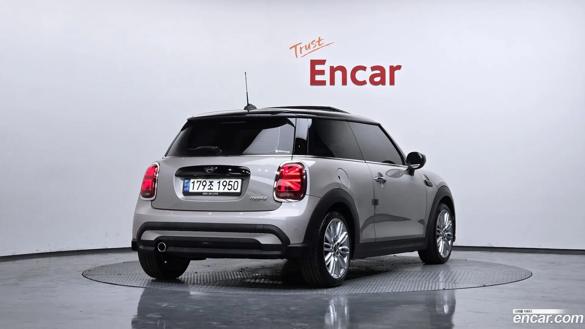 Main__Slider__Photo:Cooper Mini 2021.8-1