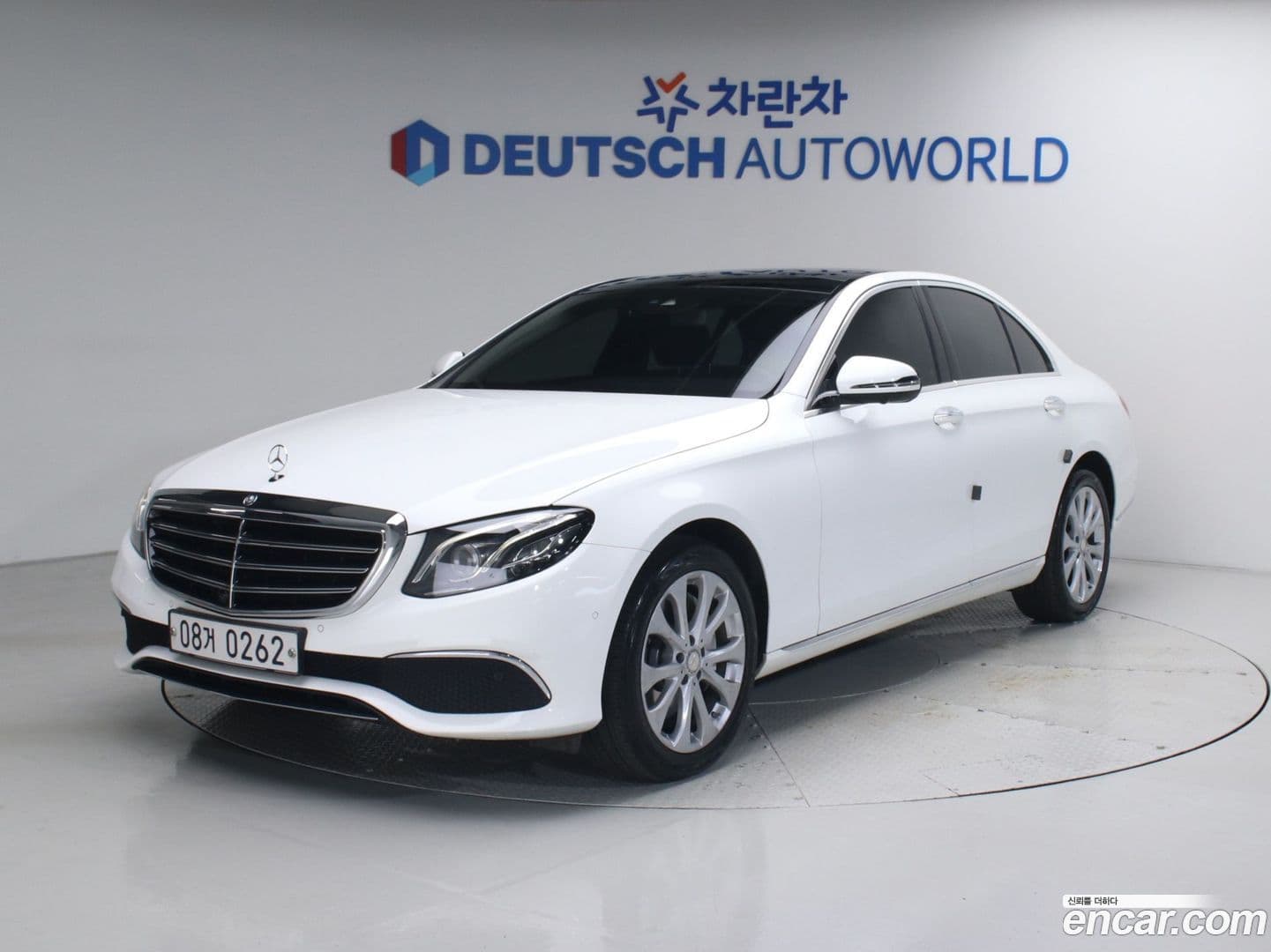 Main__Slider__Photo:E-Class Mercedes-Benz 2016.7-0