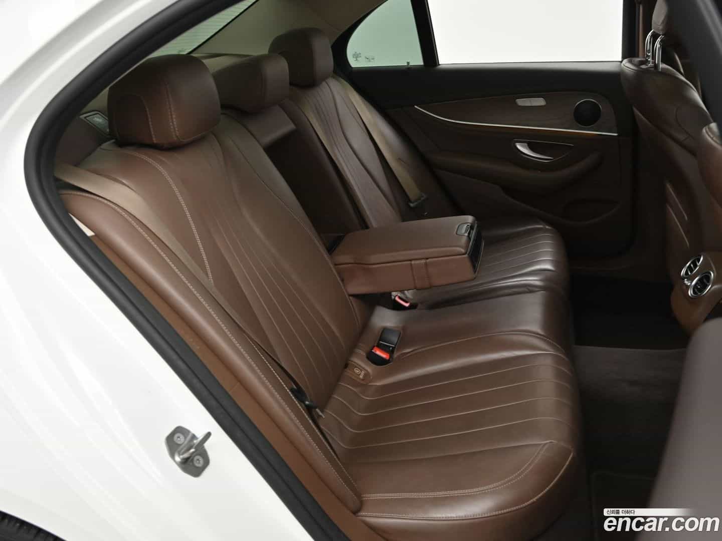 E-Class Mercedes-Benz 2016.7-OPTION-016