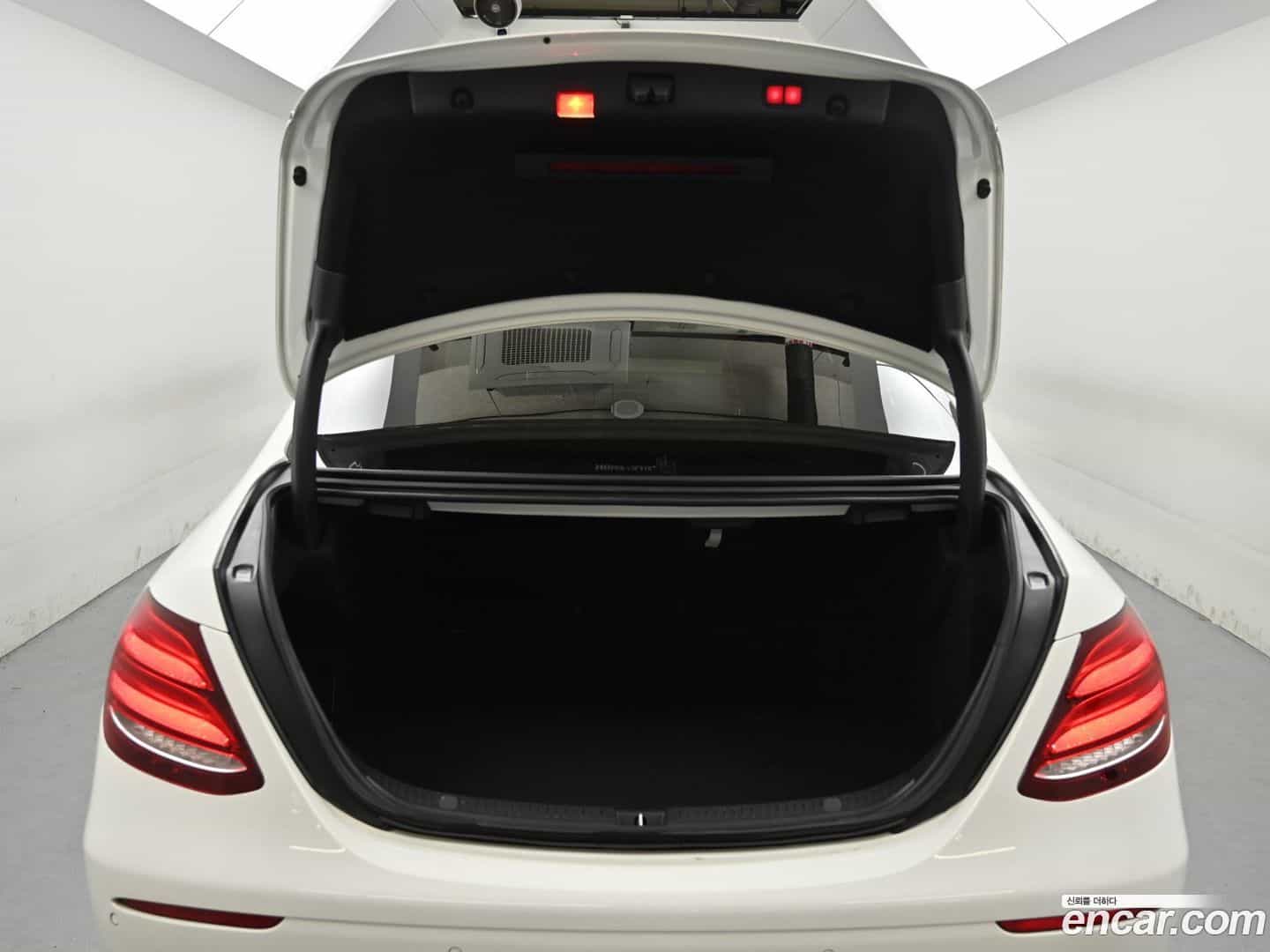 E-Class Mercedes-Benz 2016.7-OPTION-023