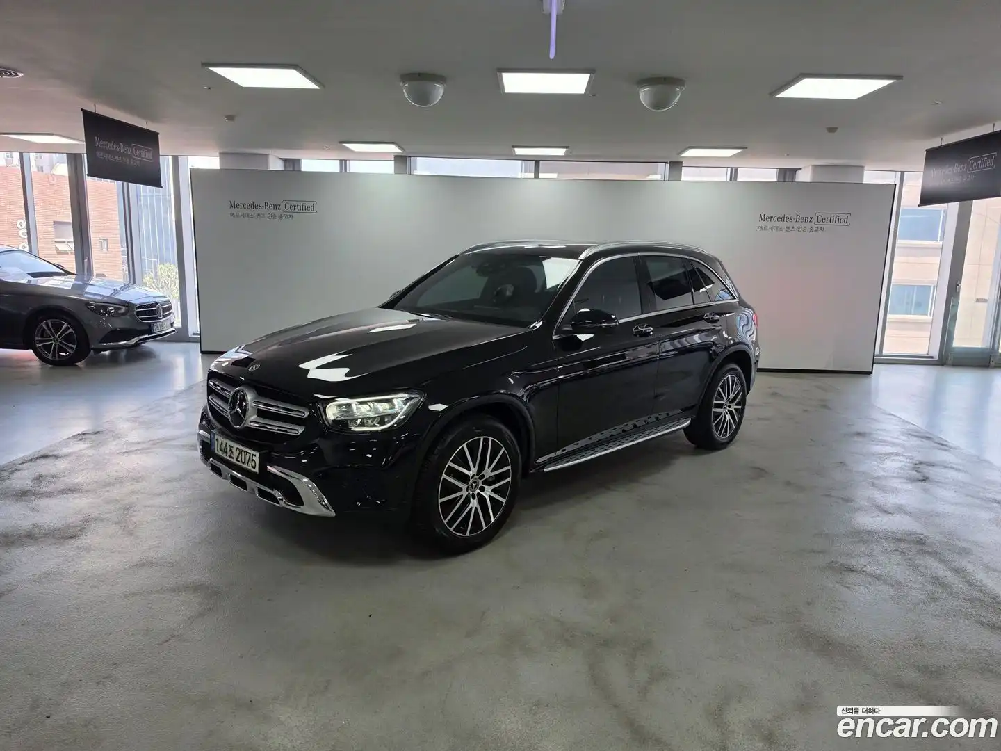 GLC-Class Mercedes-Benz 2021.8-OUTER-001
