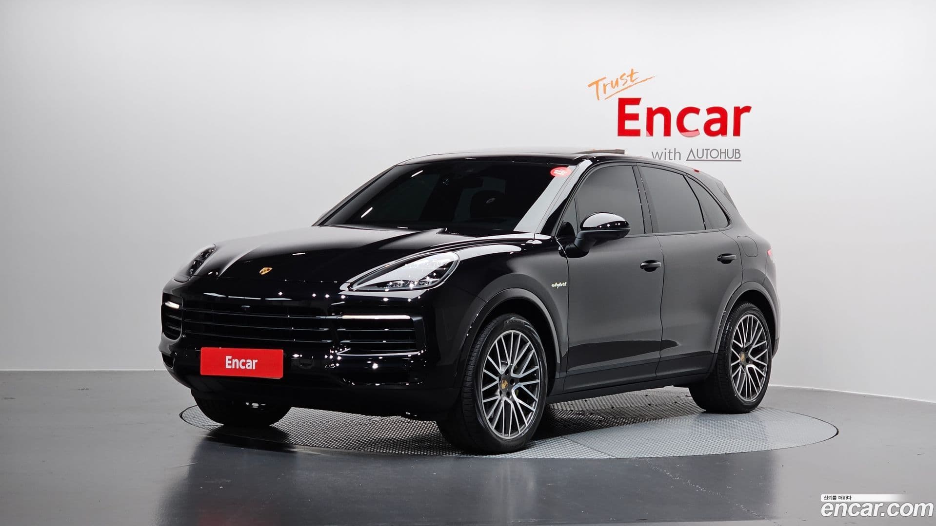 Main__Slider__Photo:Cayenne Porsche 2021.8-0