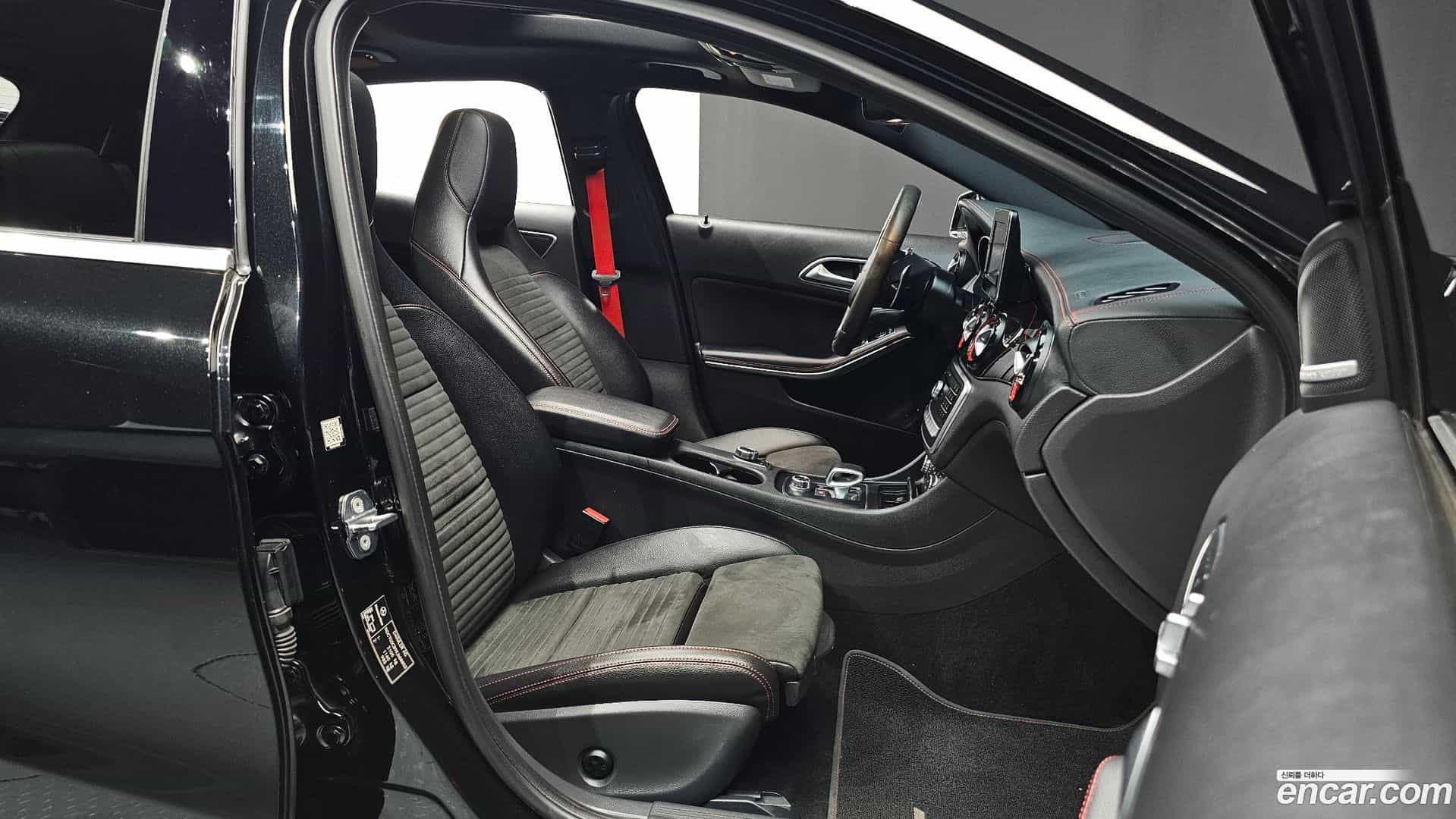 GLA-Class Mercedes-Benz 2019.6-INNER-010