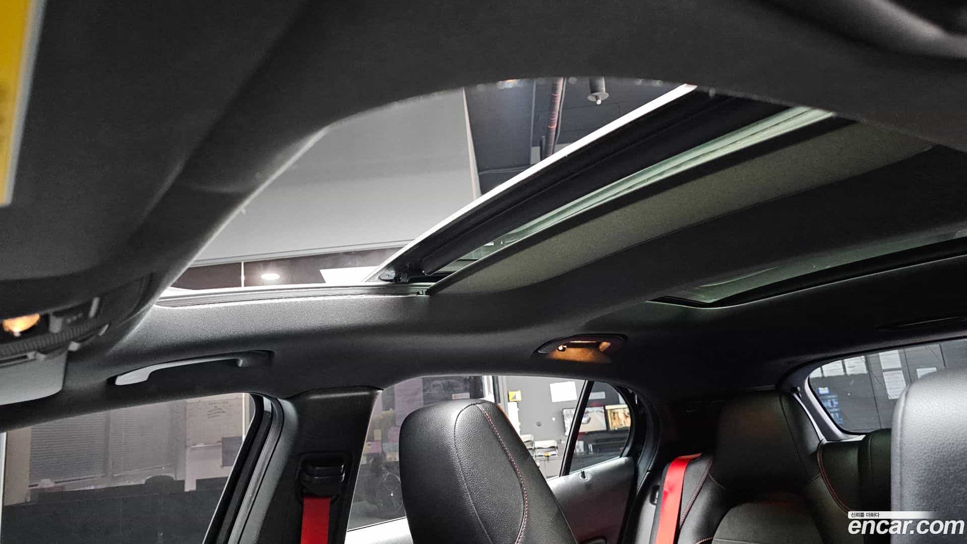 GLA-Class Mercedes-Benz 2019.6-OPTION-020