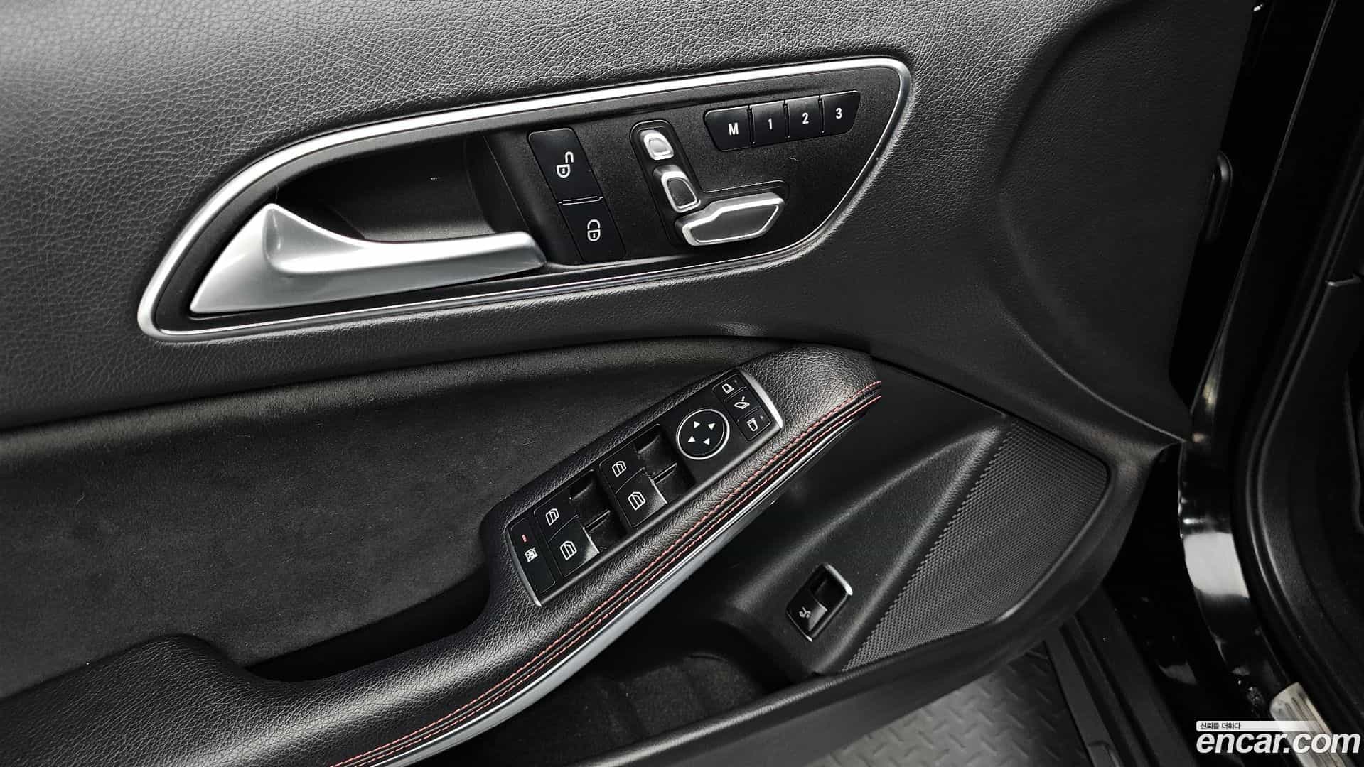 GLA-Class Mercedes-Benz 2019.6-OPTION-021