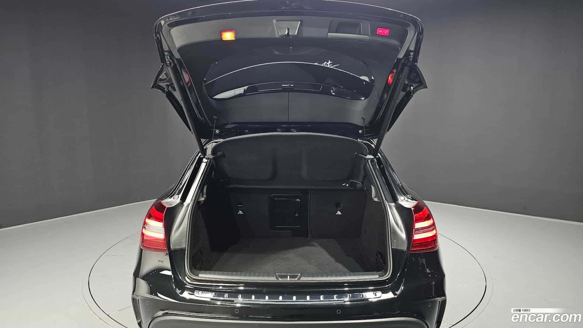 GLA-Class Mercedes-Benz 2019.6-OPTION-024