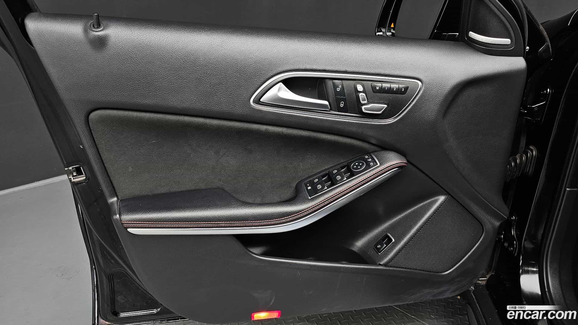 GLA-Class Mercedes-Benz 2019.6-INNER-034