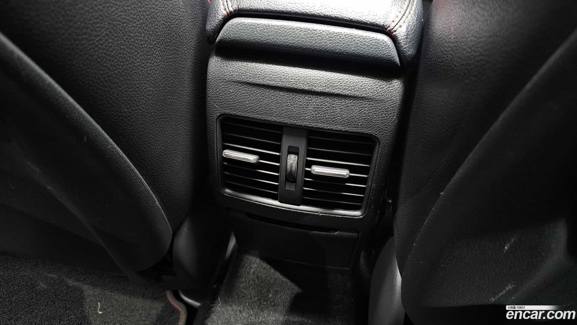 GLA-Class Mercedes-Benz 2019.6-OPTION-044