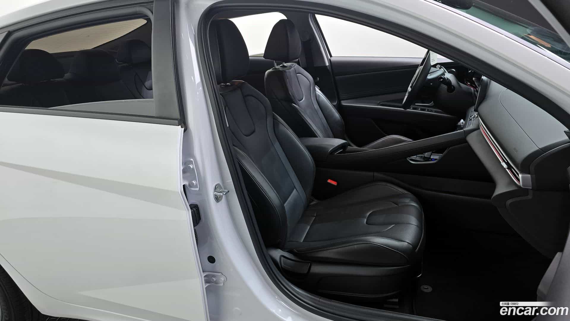 AVANTE Hyundai 2024.2-INNER-036