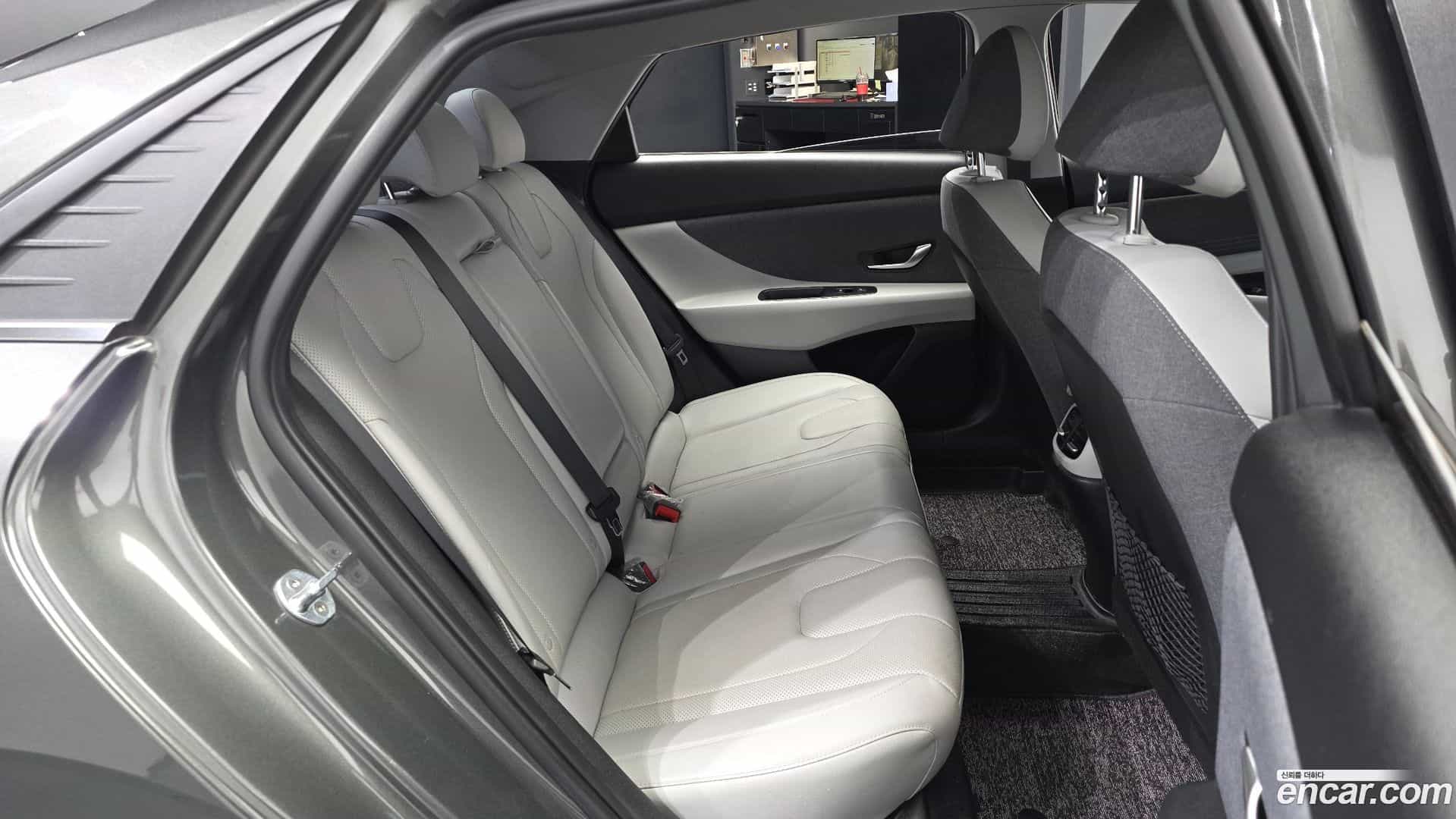 AVANTE Hyundai 2021.2-OPTION-016