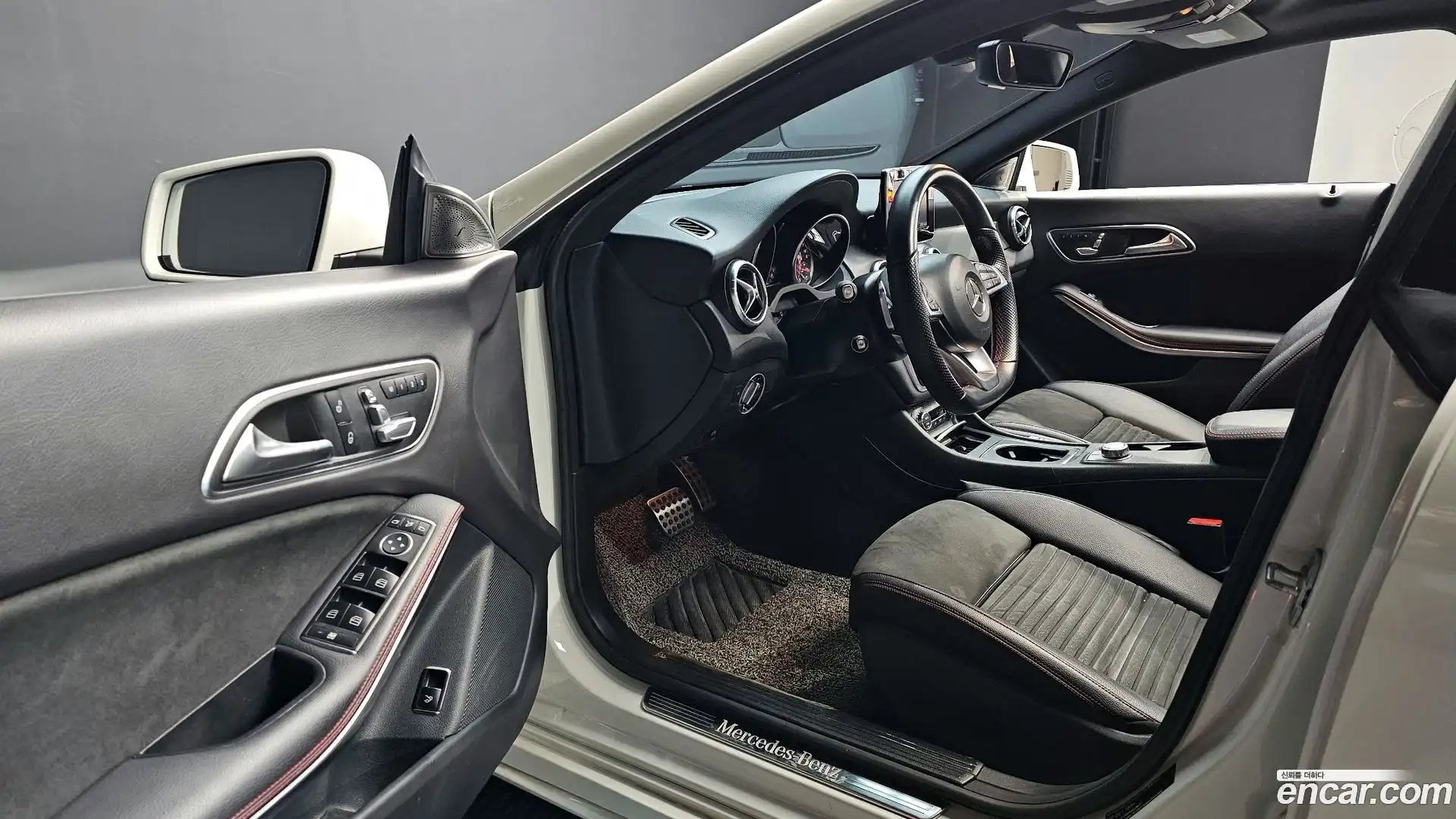 CLA-Class Mercedes-Benz 2018.1-INNER-010