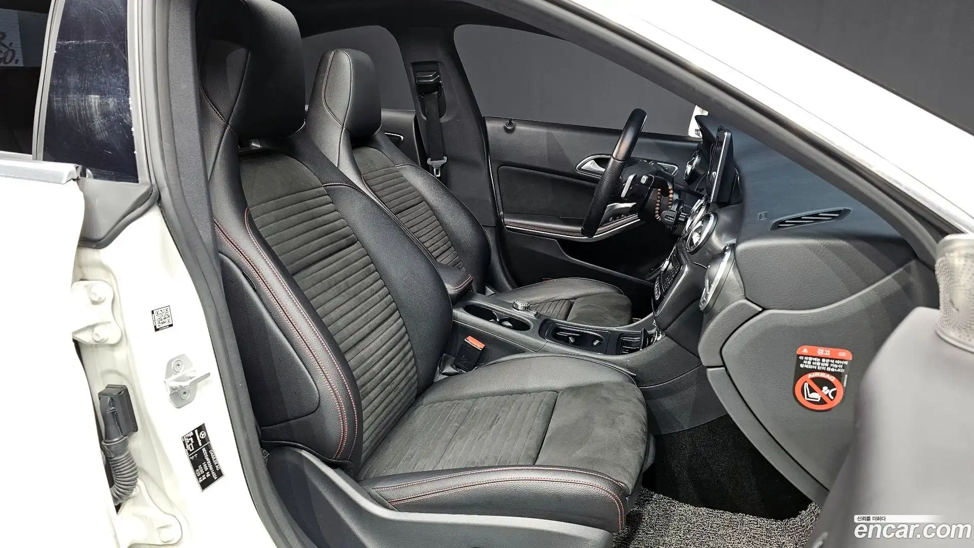 CLA-Class Mercedes-Benz 2018.1-OPTION-015