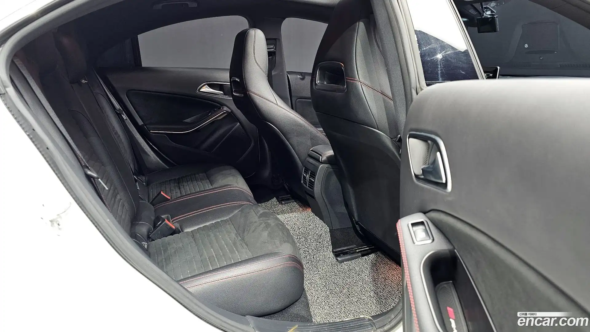 CLA-Class Mercedes-Benz 2018.1-OPTION-016