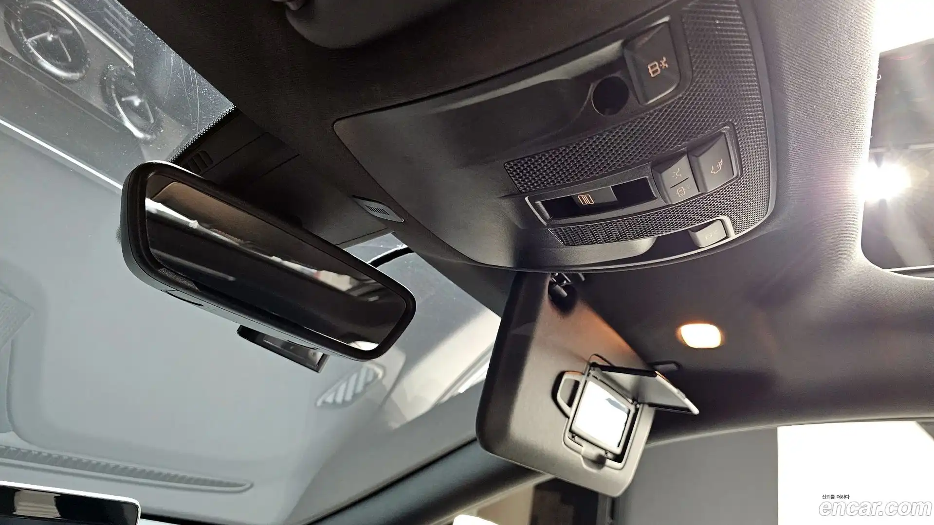 CLA-Class Mercedes-Benz 2018.1-OPTION-022