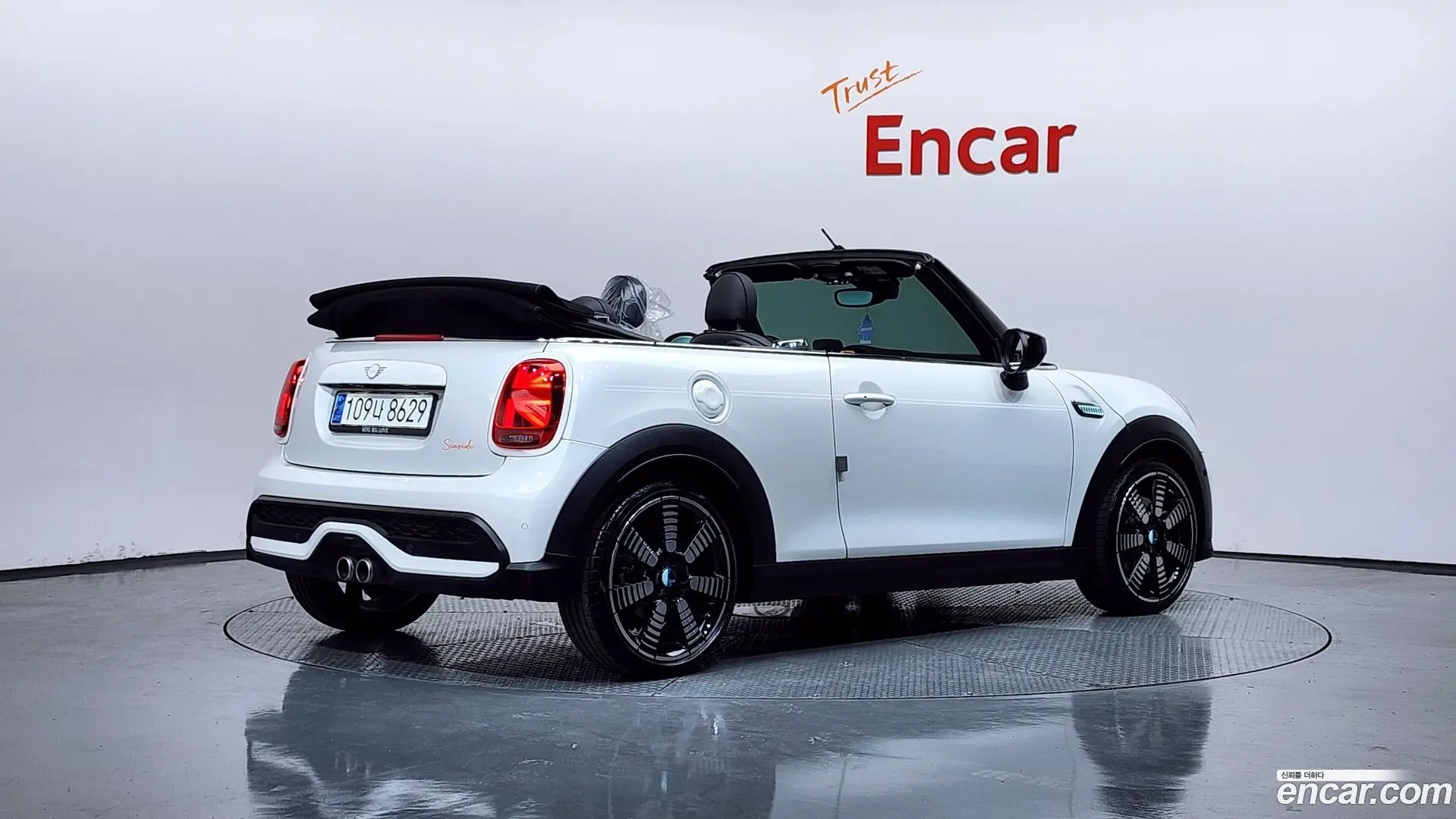 Main__Slider__Photo:Cooper Convertible Mini 2023.5-1