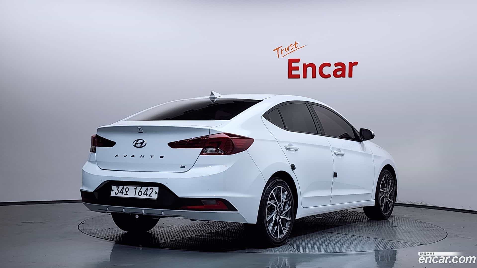 AVANTE Hyundai 2018.9-OUTER-002