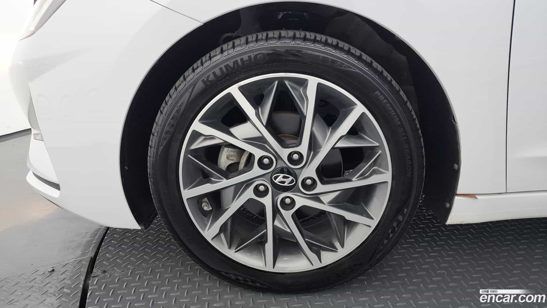 AVANTE Hyundai 2018.9-OUTER-005