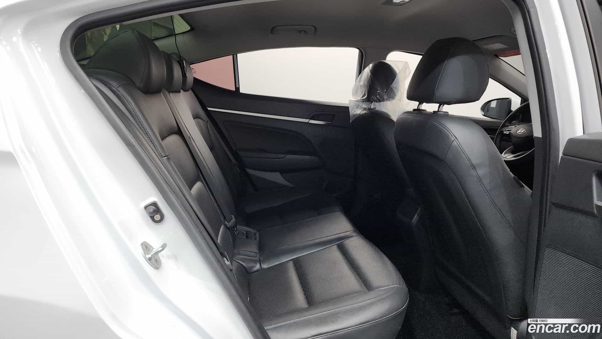 AVANTE Hyundai 2018.9-OPTION-015