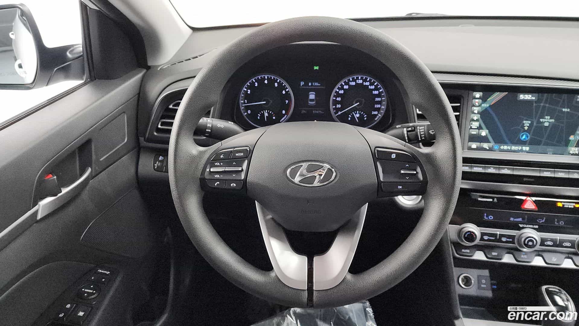 AVANTE Hyundai 2018.9-OPTION-017