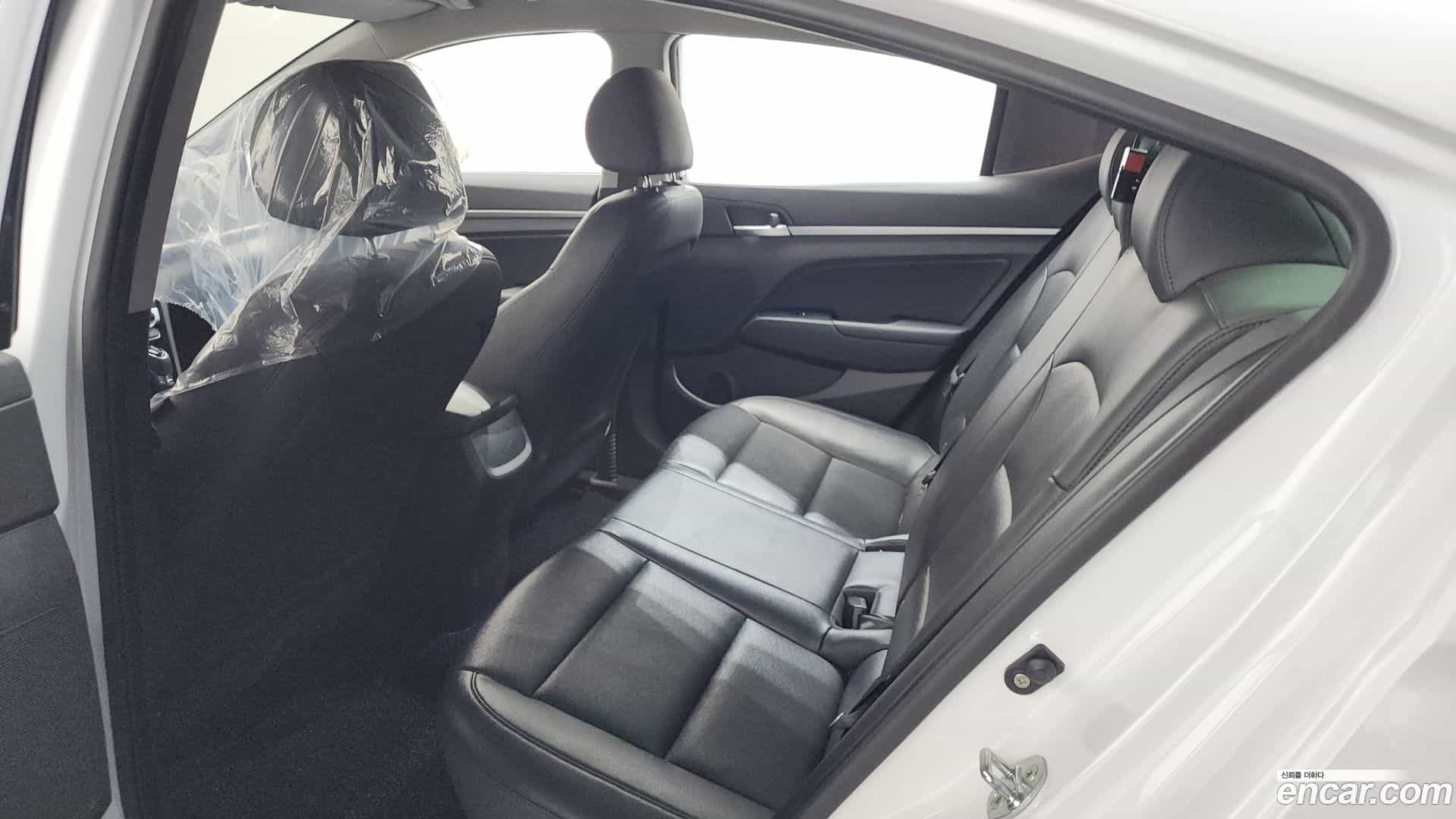 AVANTE Hyundai 2018.9-OPTION-021
