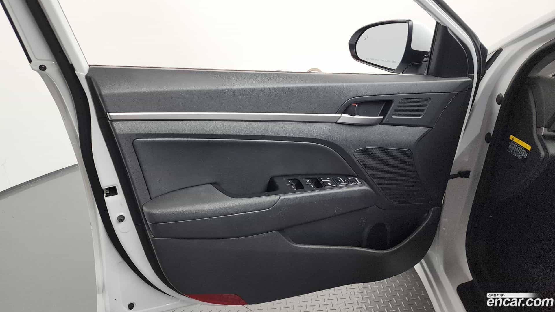 AVANTE Hyundai 2018.9-INNER-034