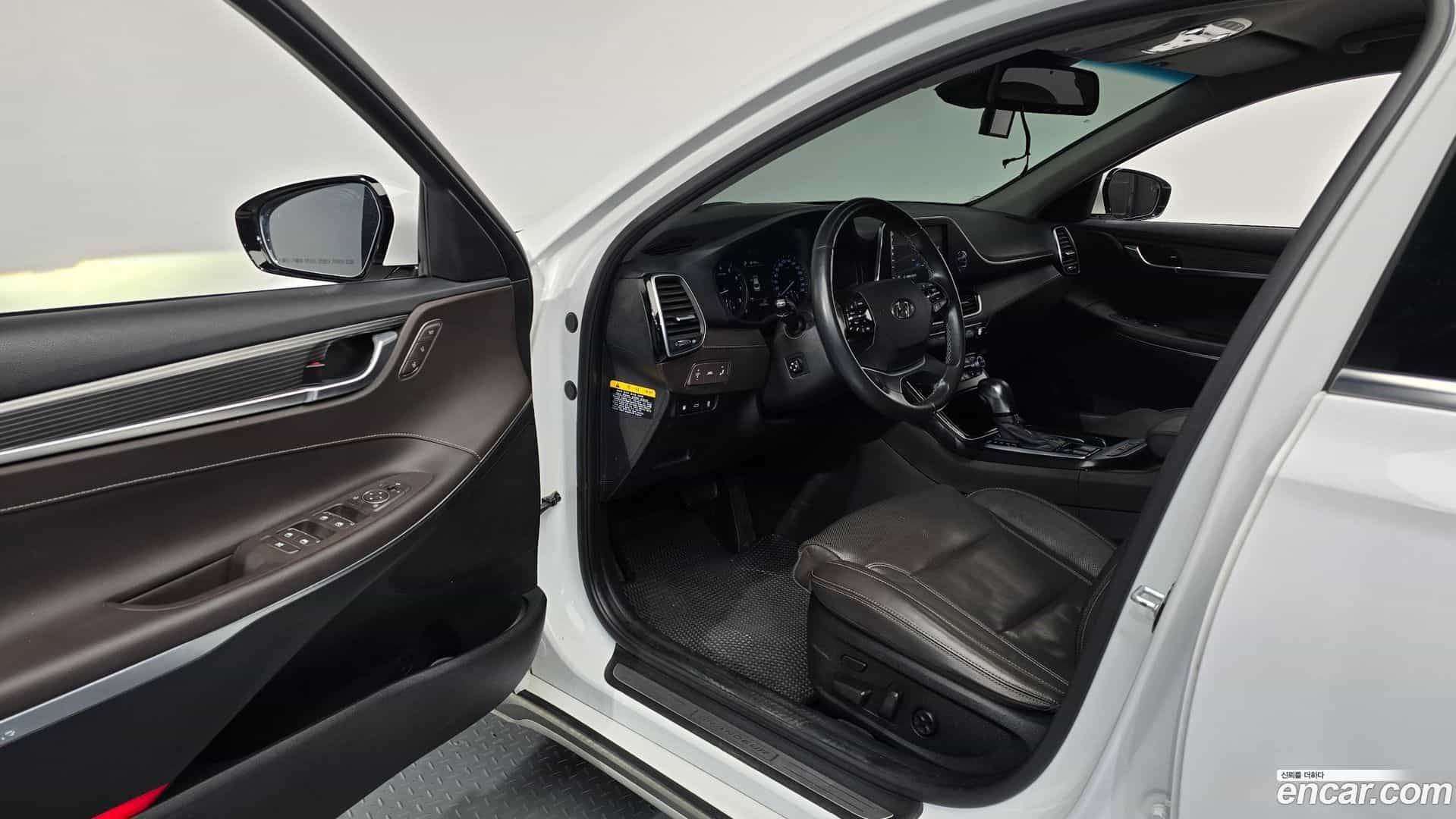 Grandeur Hyundai 2019.1-INNER-010