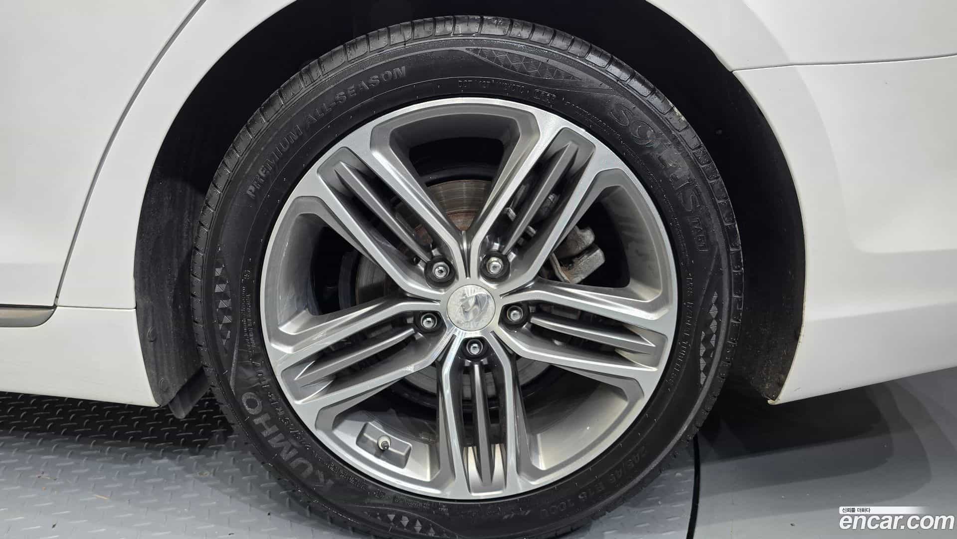 Grandeur Hyundai 2019.1-OUTER-031