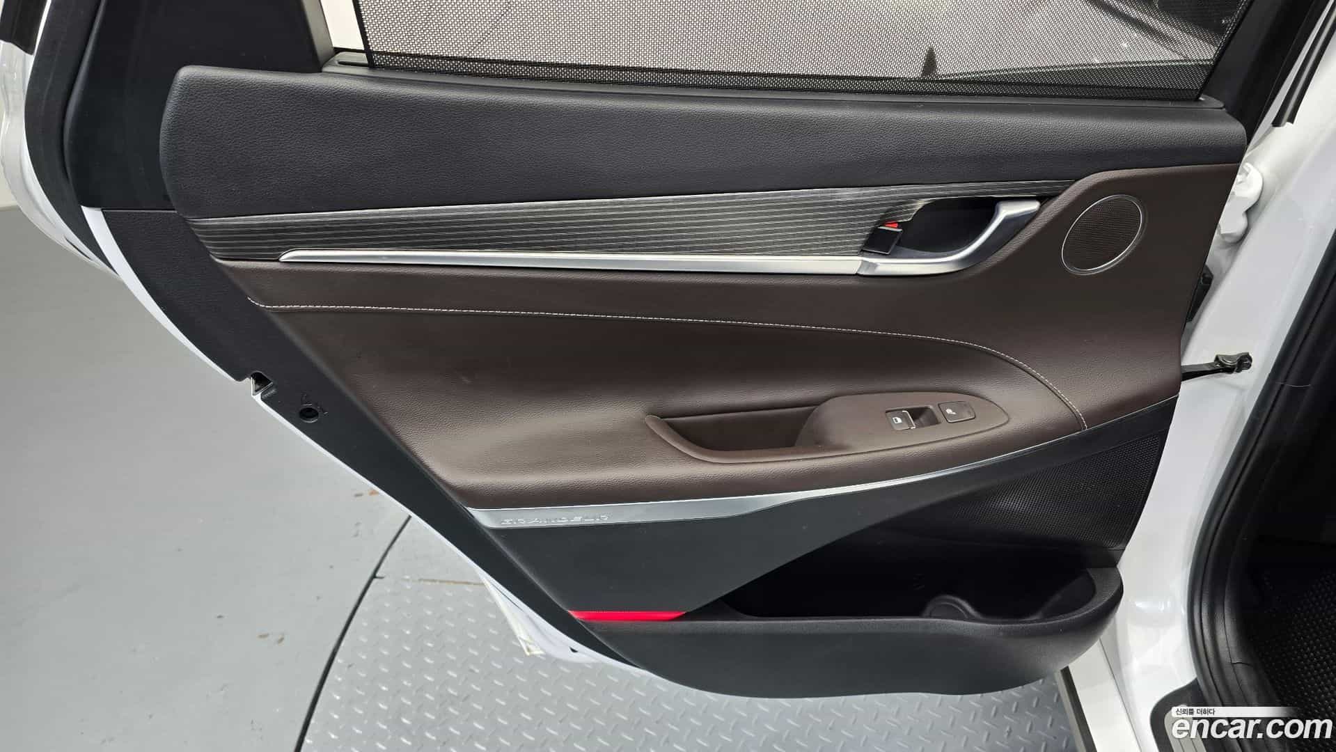 Grandeur Hyundai 2019.1-INNER-035