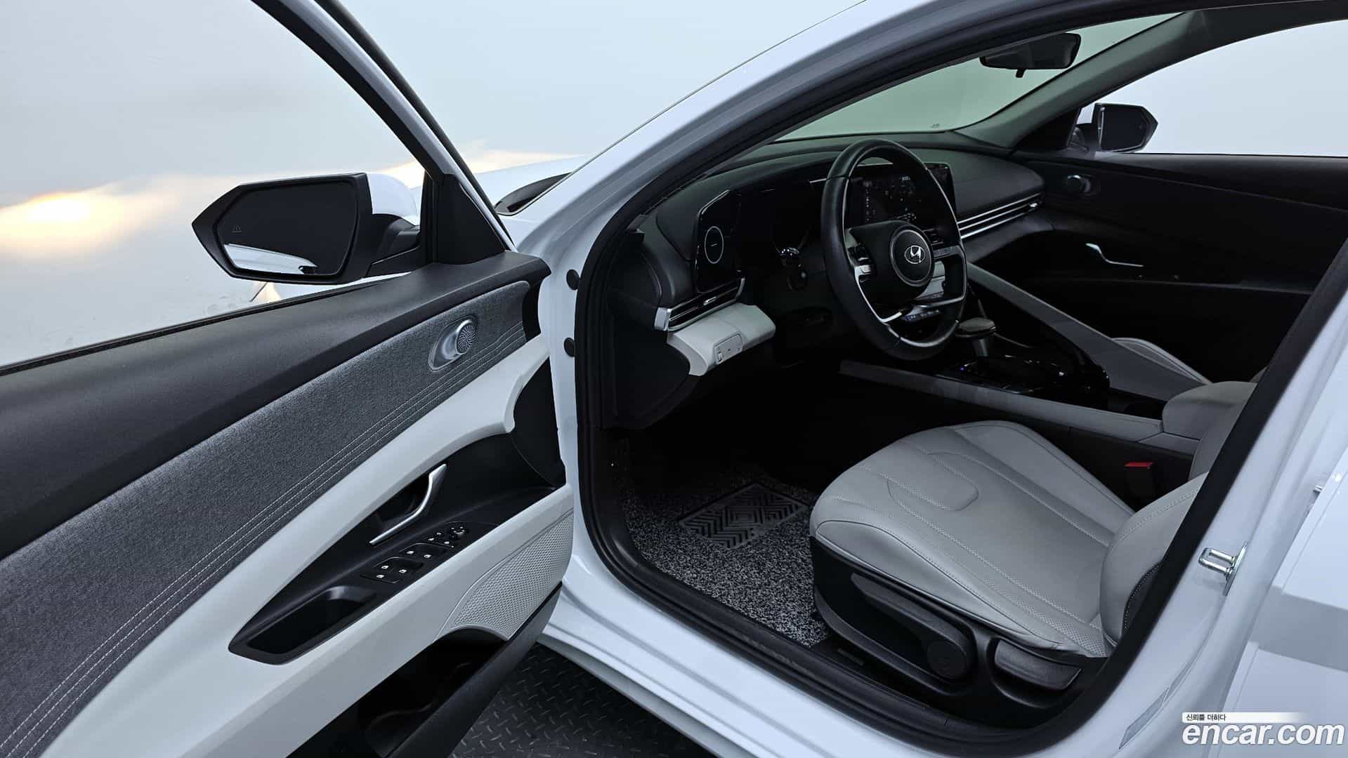 AVANTE Hyundai 2022.10-INNER-010