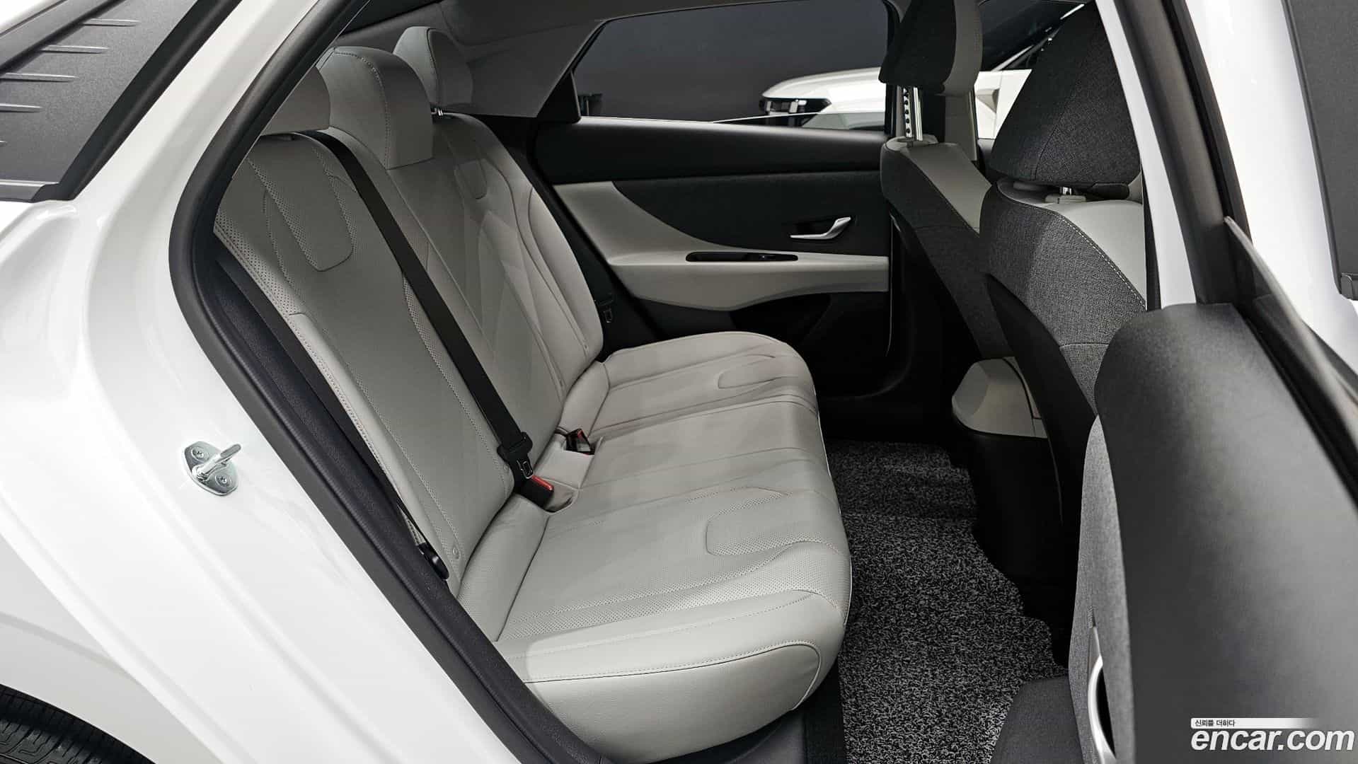 AVANTE Hyundai 2022.10-OPTION-015