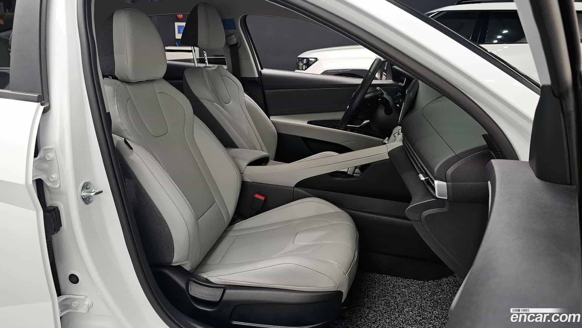 AVANTE Hyundai 2022.10-INNER-036