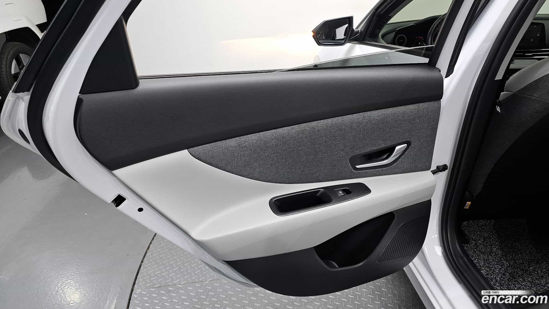 AVANTE Hyundai 2022.10-OPTION-040