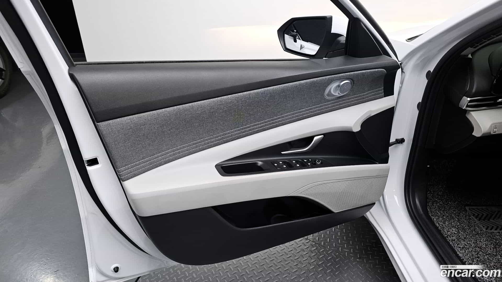 AVANTE Hyundai 2022.10-OPTION-041