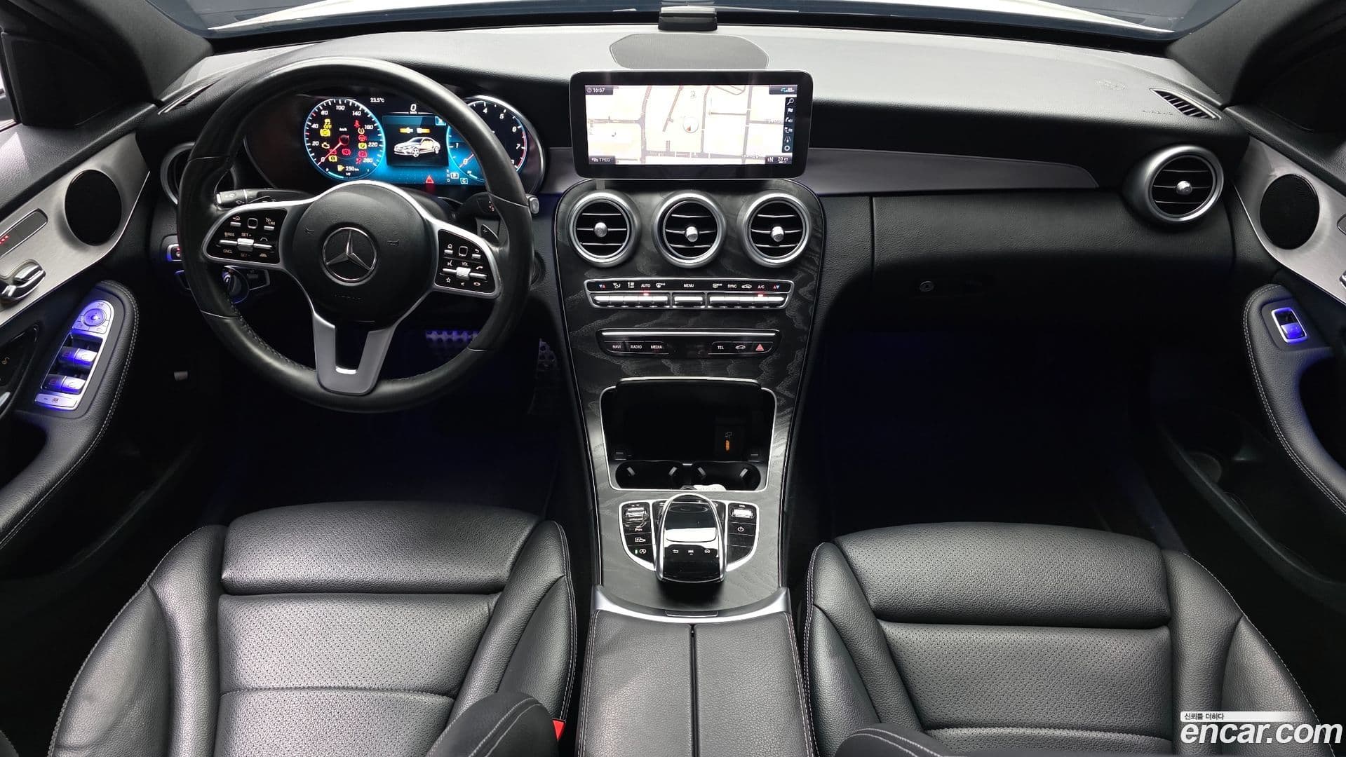 Main__Slider__Photo:C-Class Mercedes-Benz 2021.1-6