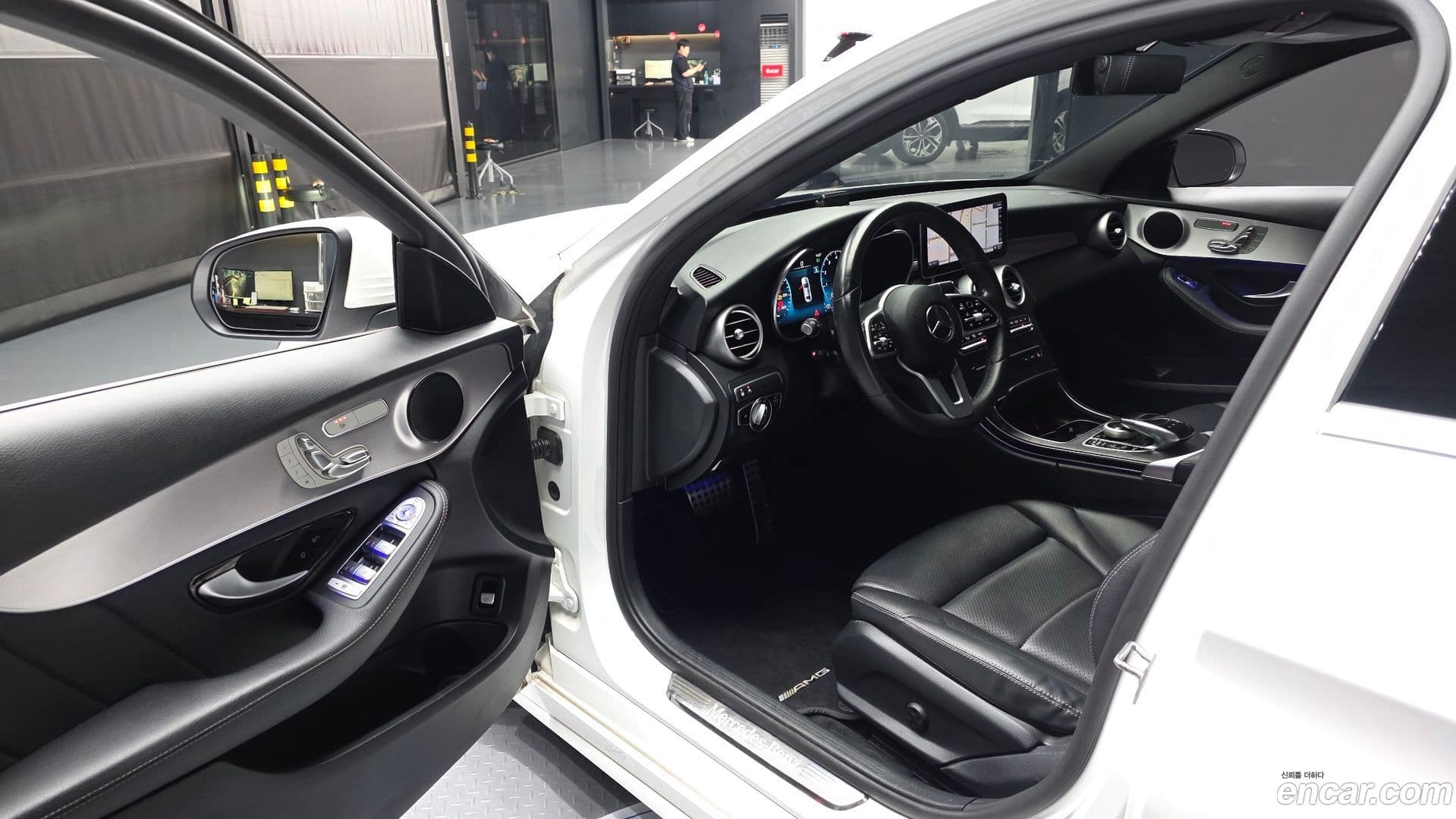 Main__Slider__Photo:C-Class Mercedes-Benz 2021.1-9