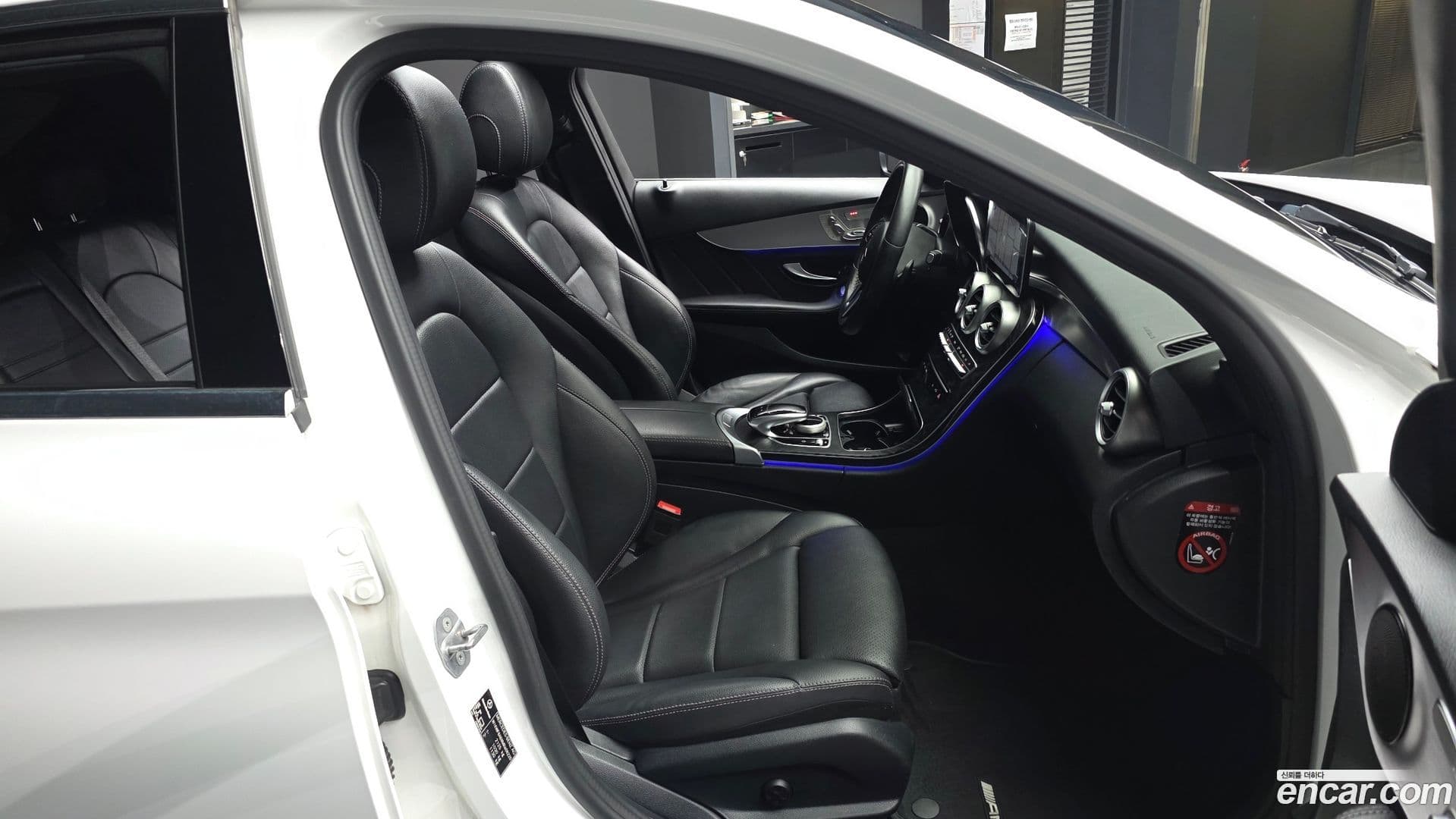 Main__Slider__Photo:C-Class Mercedes-Benz 2021.1-10
