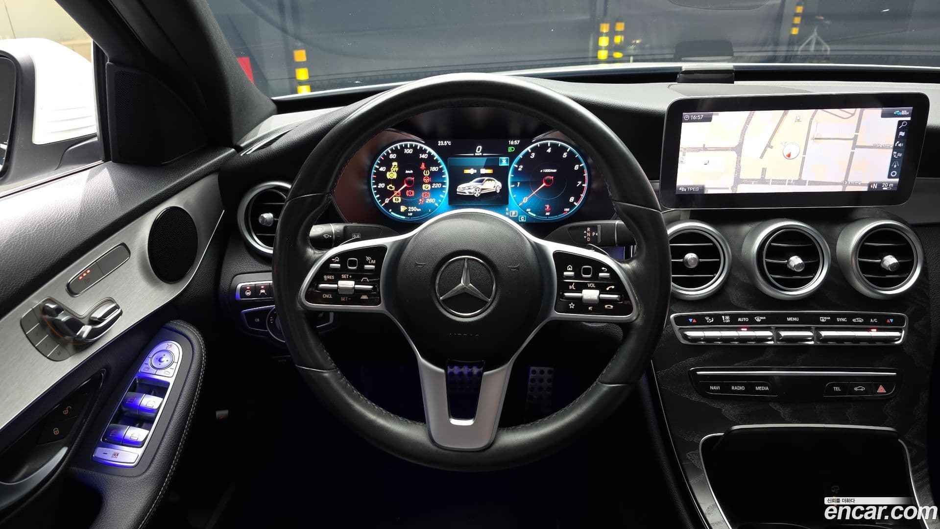 Main__Slider__Photo:C-Class Mercedes-Benz 2021.1-12