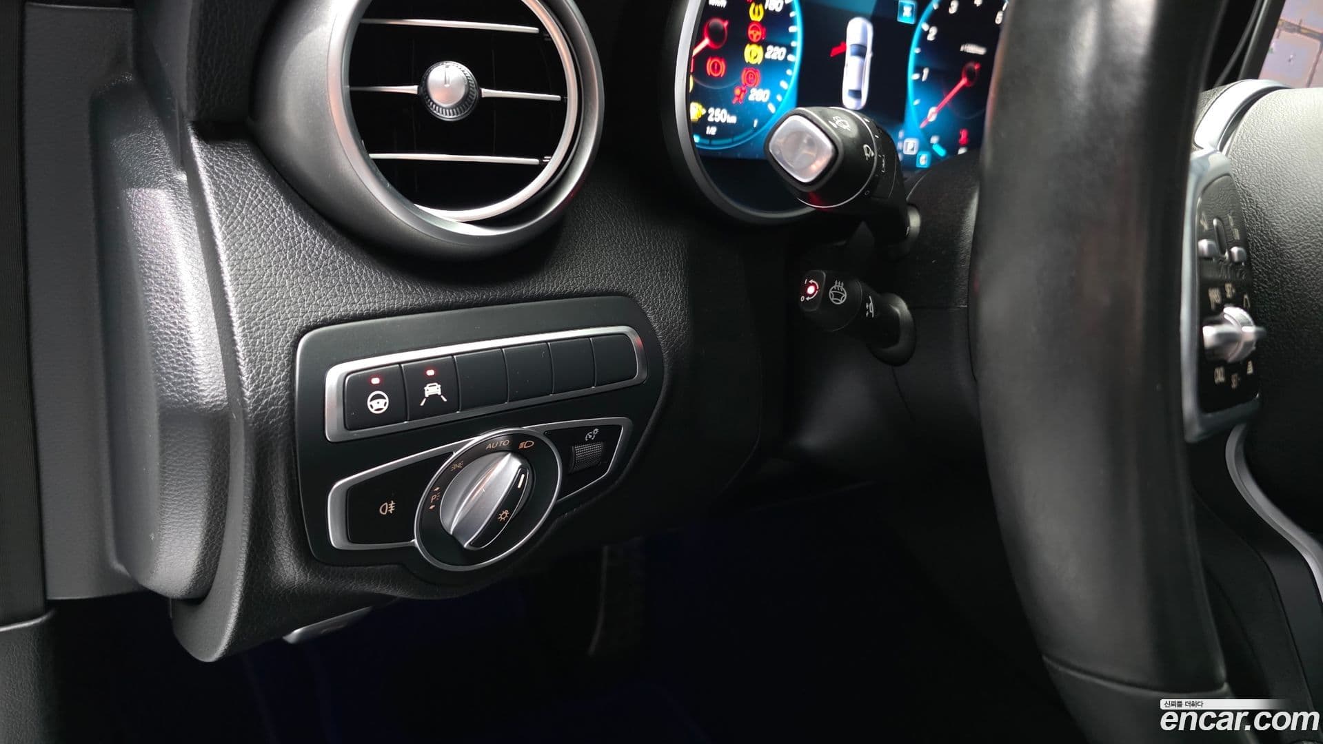 Main__Slider__Photo:C-Class Mercedes-Benz 2021.1-17