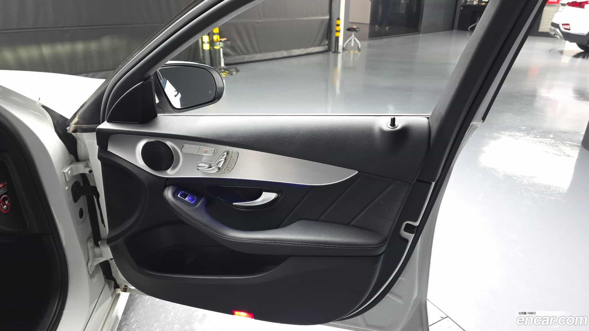 C-Class Mercedes-Benz 2021.1-INNER-034