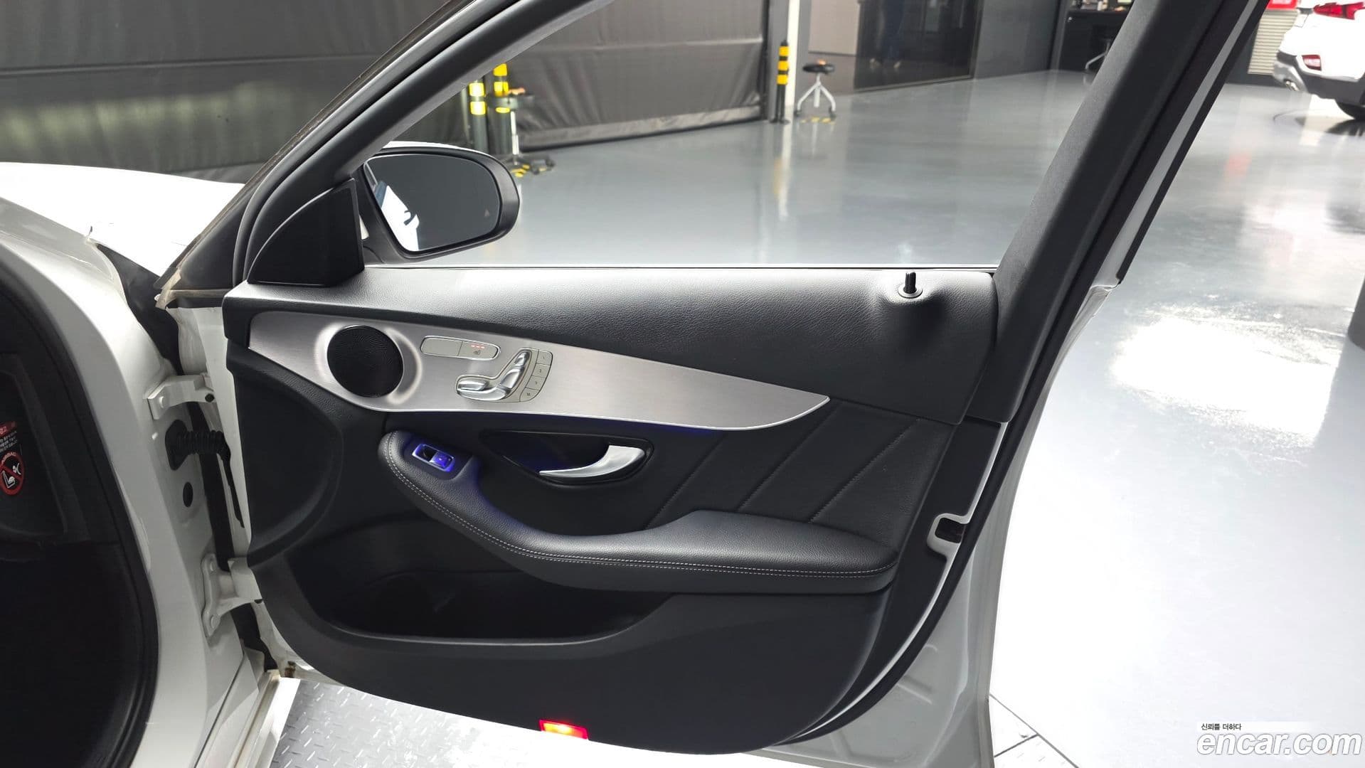 Main__Slider__Photo:C-Class Mercedes-Benz 2021.1-23