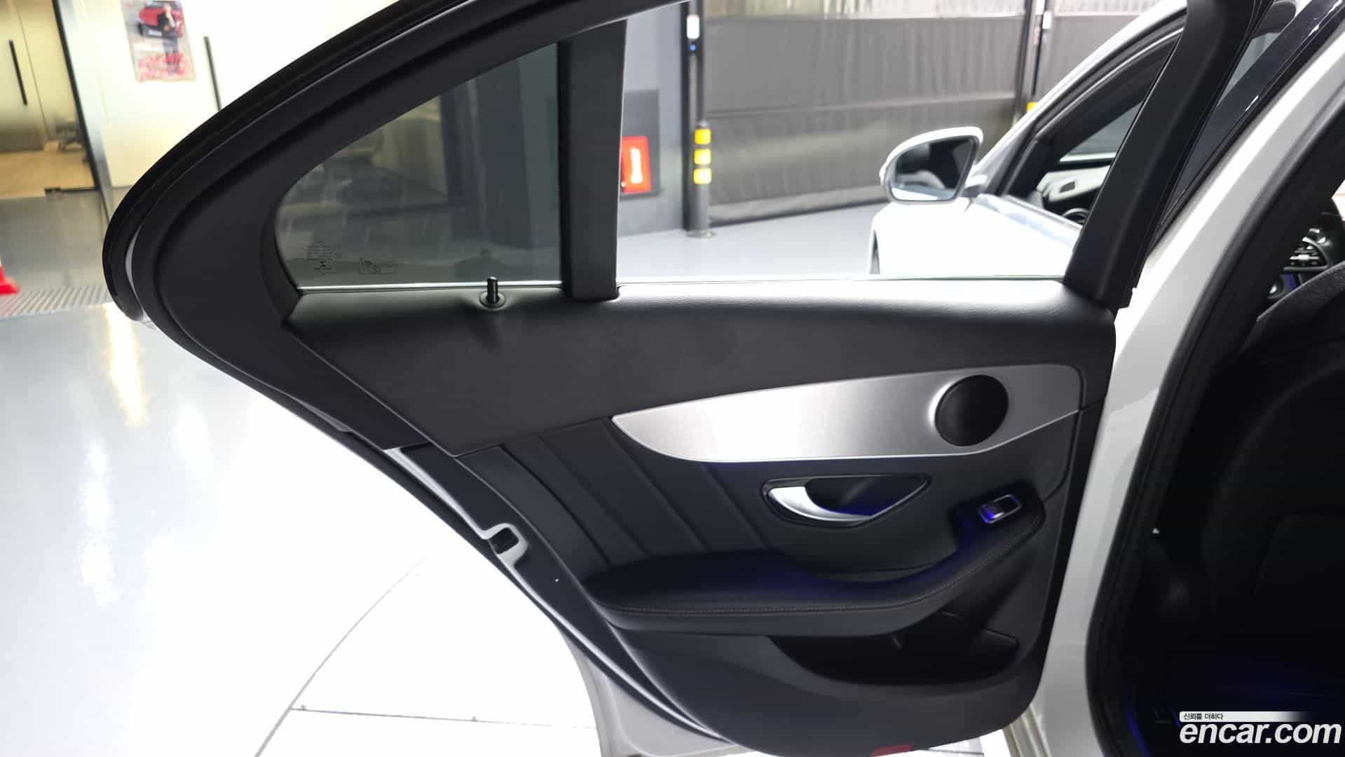 C-Class Mercedes-Benz 2021.1-INNER-035