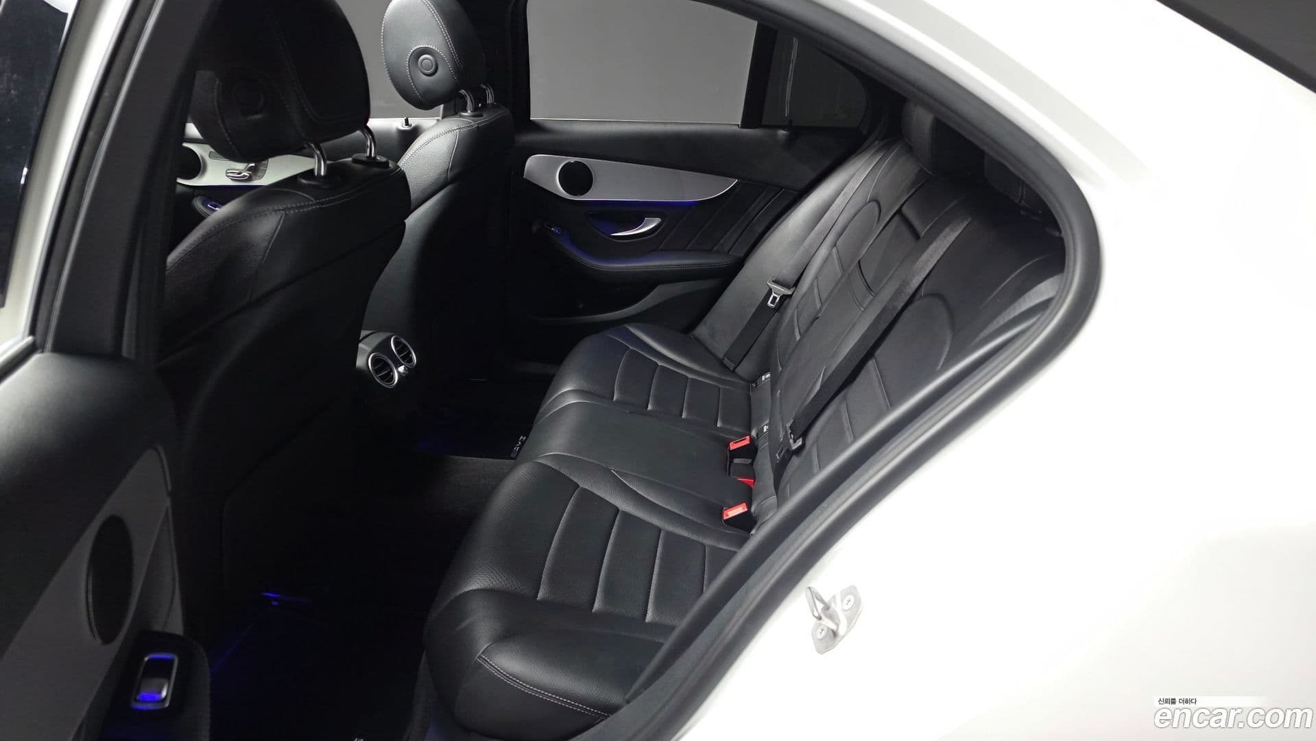 Main__Slider__Photo:C-Class Mercedes-Benz 2021.1-25