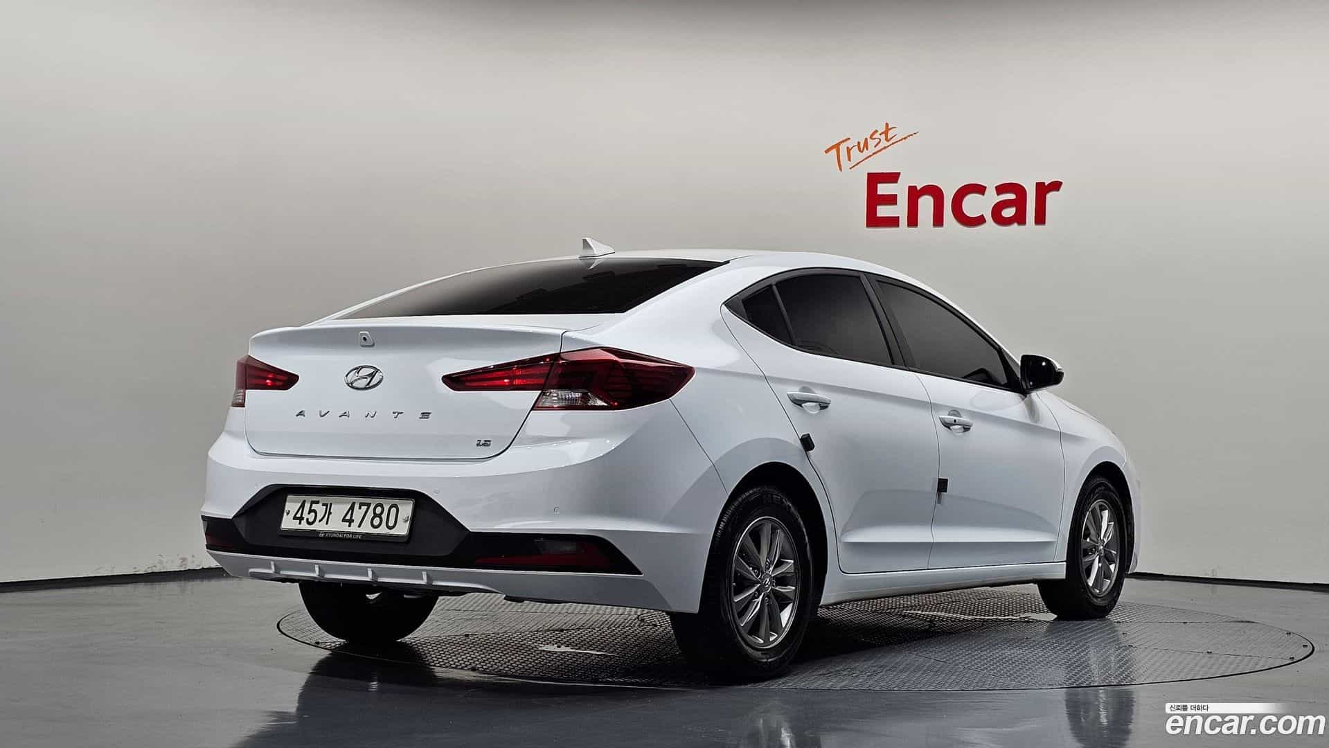 AVANTE Hyundai 2018.10-OUTER-002