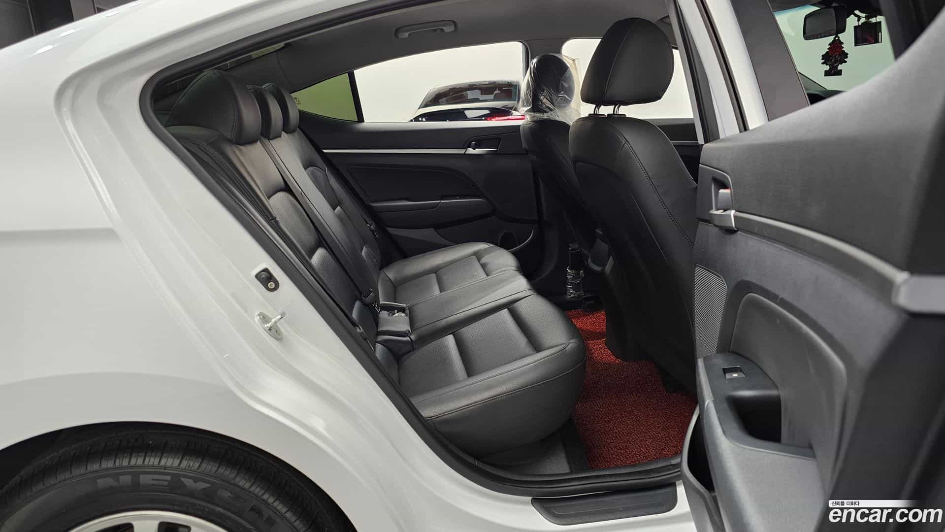 AVANTE Hyundai 2018.10-OPTION-015