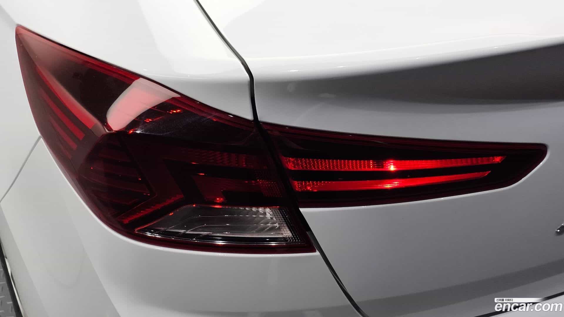 AVANTE Hyundai 2018.10-OUTER-033