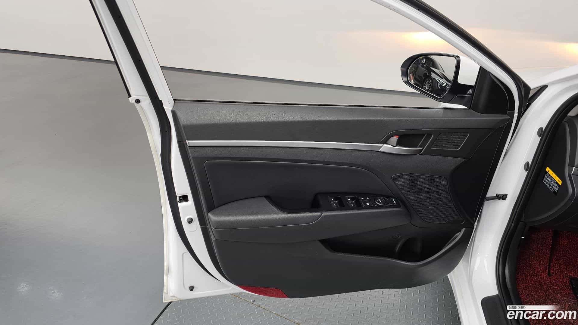 AVANTE Hyundai 2018.10-INNER-034
