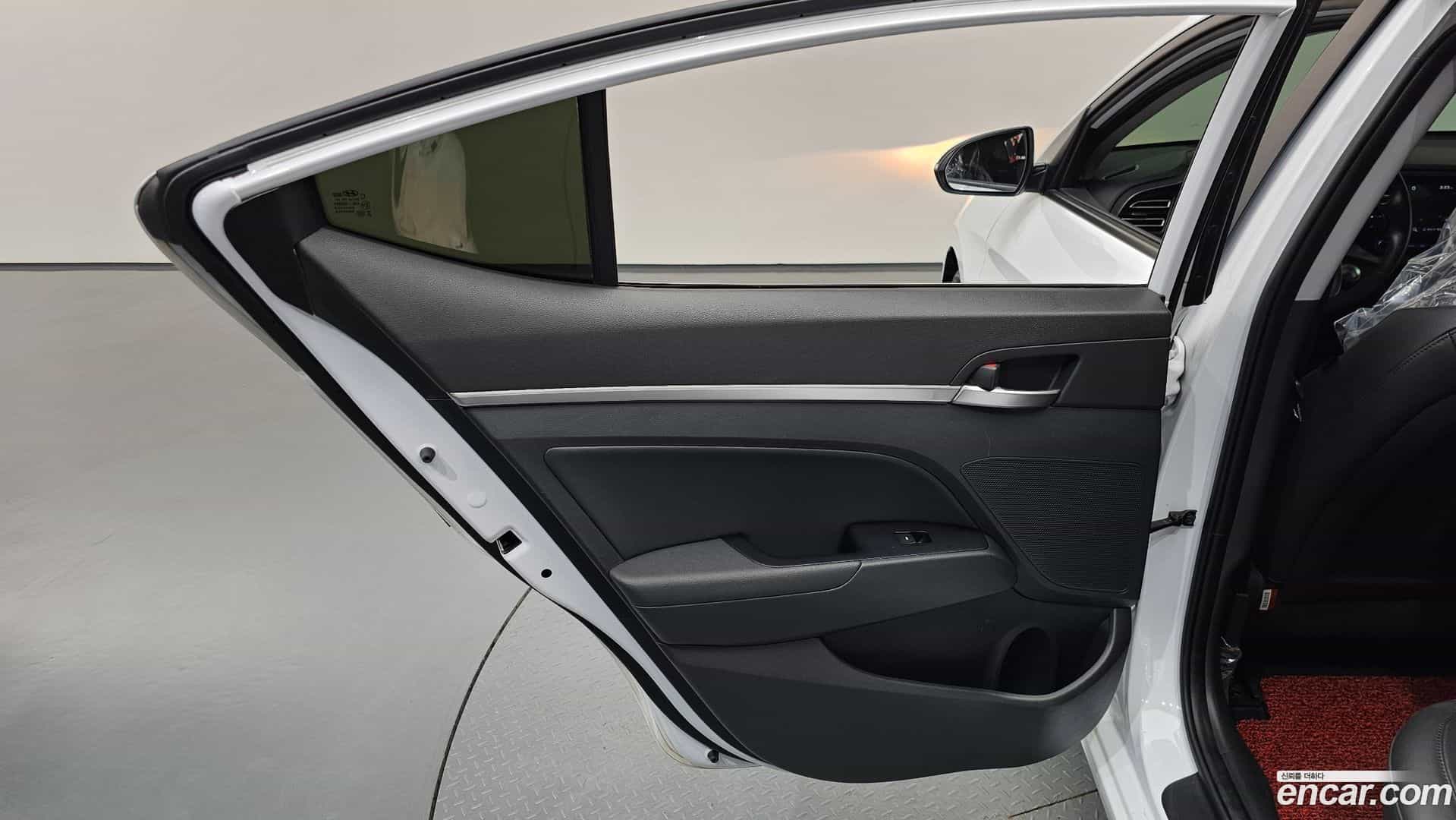 AVANTE Hyundai 2018.10-INNER-035