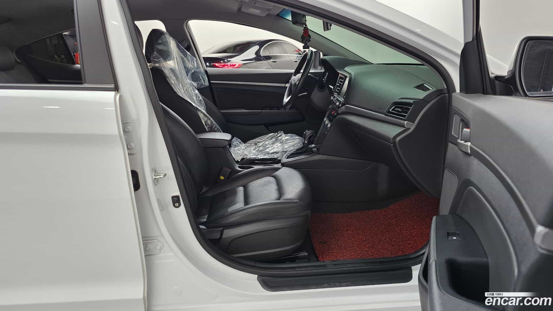AVANTE Hyundai 2018.10-INNER-036