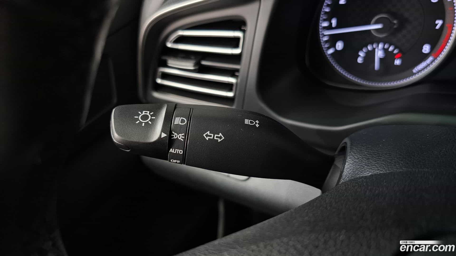 AVANTE Hyundai 2018.10-OPTION-047